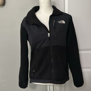 Black women’s small north face jacket